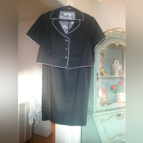 Tahari Dress with Jacket Size 22- Lined in Black and White Houndstooth - NWT - Picture 3 of 9